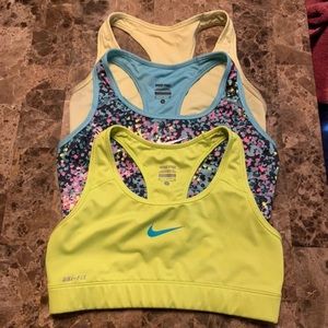 Nike sports bra lot